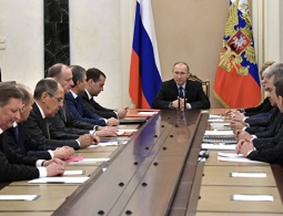 Путин провел оперативное совещание с членами Совбеза России