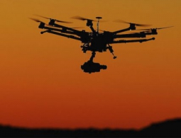 Дрон с искусственным интеллектом научился обходиться без GPS