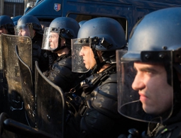 В ходе акции против поездки Ле Пен в Нант пострадали более 10 полицейских