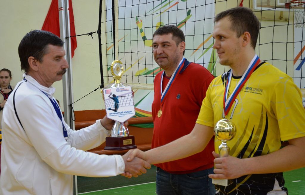 Команда Брянскэнерго заняла первое место в соревнованиях по волейболу