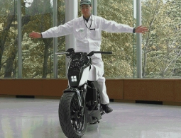 видео дня | Система самобалансировки Honda Riding Assist