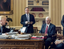 Guardian: дружба с Россией заставит Америку забыть об ошибках Трампа