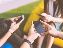 Ученые: общение в соцсетях ведет к изоляции в реальной жизни
