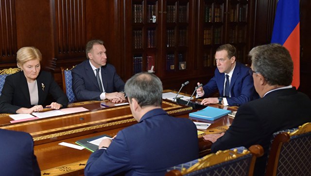 Медведев сократил срок перечисления маткапитала до 10 дней