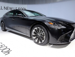 Новый Lexus LS получил рекордный проекционный дисплей