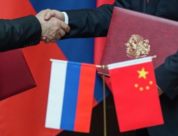 В МИД Китая заявили о стратегическом значении отношений с Россией