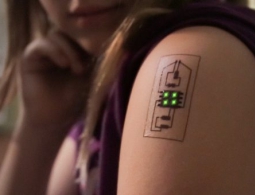 Умные татуировки с электродами. Шаг на пути к кибернетизации человека или дань моде?