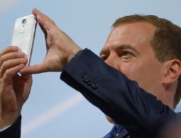 Медведев заблокировал Навального в Instagram