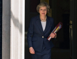 СМИ: Мэй потребует от Брюсселя девять млрд фунтов после запуска Brexit