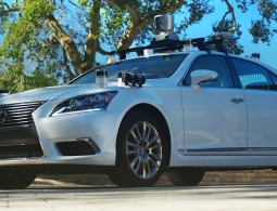 Toyota представила беспилотный автомобиль с функцией самообучения