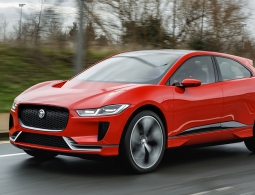 Jaguar назвал дату начала продаж своего первого электрического кроссовера