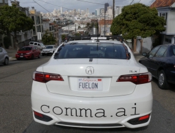 Comma.ai будет раздавать оборудование для автопилотов бесплатно в обмен на данные