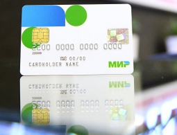 "Мир" не станет вводить комиссии за снятие наличных с карт по примеру Visa
