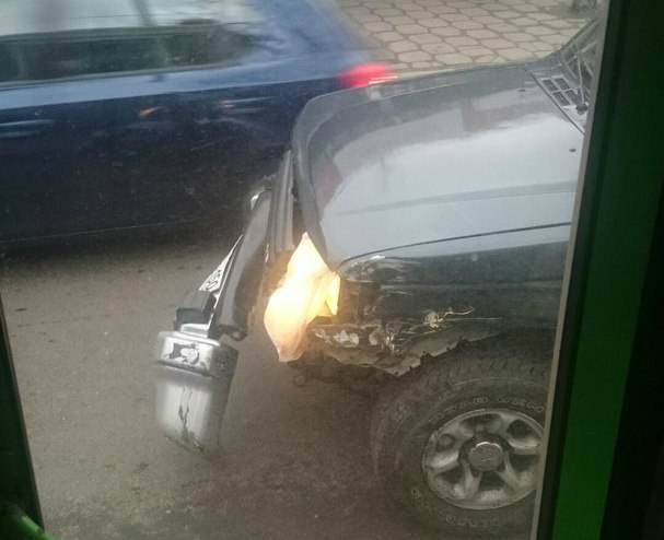 Иномарка протаранила автобус в Брянске 