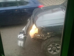 Иномарка протаранила автобус в Брянске