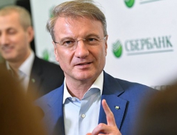 Греф посоветовал "жить спокойно" и не волноваться о курсе рубля