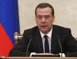 Медведев утвердил индексацию социальных пенсий с 1 апреля