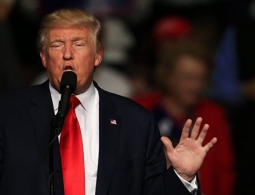 Трамп ответил на критику в свой адрес на церемонии "Золотого глобуса"