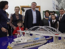 В Крыму показали "фантастическую реальность" моста через Керченский пролив