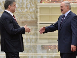 Порошенко и Лукашенко обсудили ситуацию в Донбассе