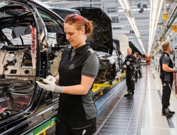 Mercedes будет собирать автомобили в России по полному циклу