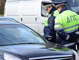 Верховный суд объяснил водителям, как нужно показывать документы полиции