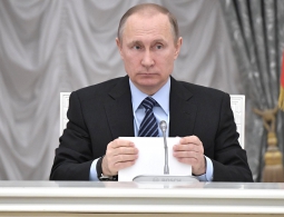 Большинство россиян одобрили работу Путина на посту президента