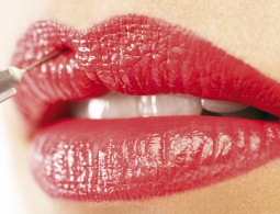 Ученые выяснили, когда "накачанные" губы становятся некрасивыми