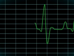 Ученые челябинского университета создали футболку, бесконтактно измеряющую ЭКГ