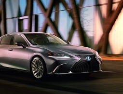 Lexus впервые показал ES нового поколения
