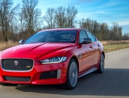 Jaguar представил спортивные версии седанов XE и XF