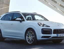 Новый Porsche Cayenne стал гибридом