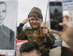 Опрос показал, что россияне считают 9 Мая народным праздником