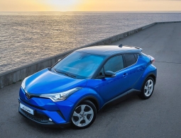 Toyota представила новый компактный кроссовер для России