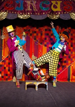 Куклы и клоуны