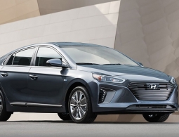 Hyundai обновила гибрид и электрокар Ioniq