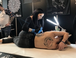 Ученые рассказали, кому опасно делать татуировки