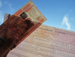 Опрос: 90% россиян не намерены покупать поддельные страховые полисы
