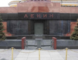 В Сети появилось фото болельщиков, выстроившихся в очередь в Мавзолей