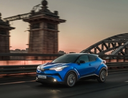 Toyota объявила о старте продаж кроссовера C-HR в России