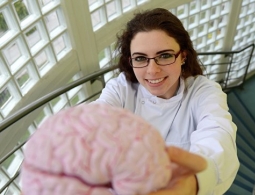 Ученые выяснили, как появляется болезнь Альцгеймера