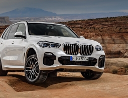 BMW назвала российские цены на новый X5