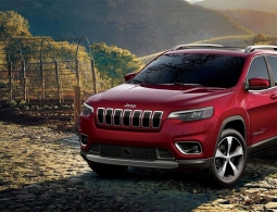 Jeep назвал российские цены на обновленный Cherokee