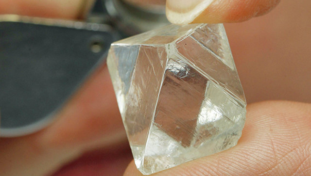 Ученые рассказали о квадриллионе тонн алмазов в земной коре
