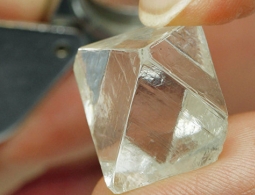 Ученые рассказали о квадриллионе тонн алмазов в земной коре