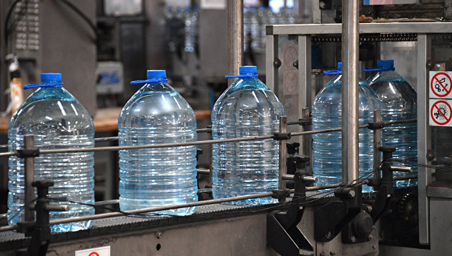 В ГД хотят обязать торговые точки продавать воду по 15 рублей за бутылку