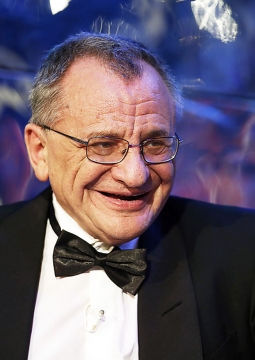 Театральная гостиная Рудольфа Фурманова