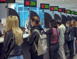 В России могут закрыться все визовые центры, заявили в РСТ