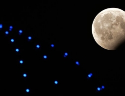 Очевидцы показали кадры самого длительного лунного затмения XXI века‍