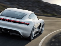 Porsche назвала характеристики первого серийного электрокара